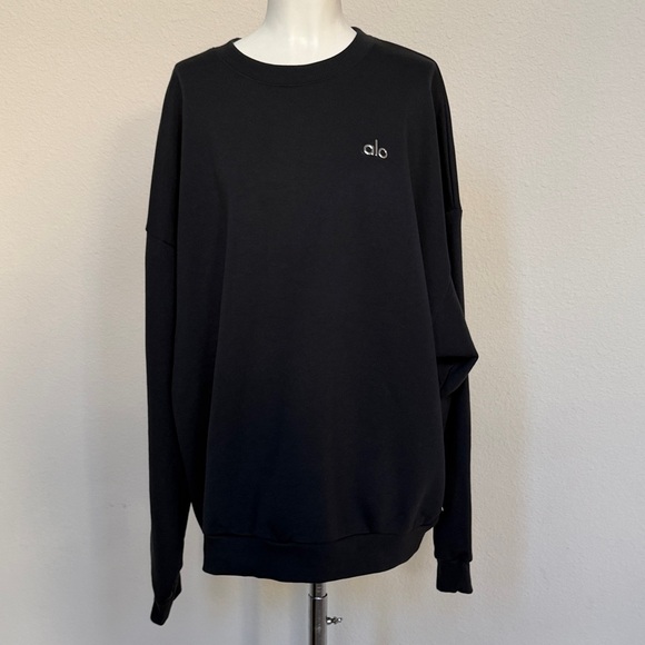 ALO Yoga Accolade Crew Neck Pullover Sweater in Anthracite - Picture 3 of 8